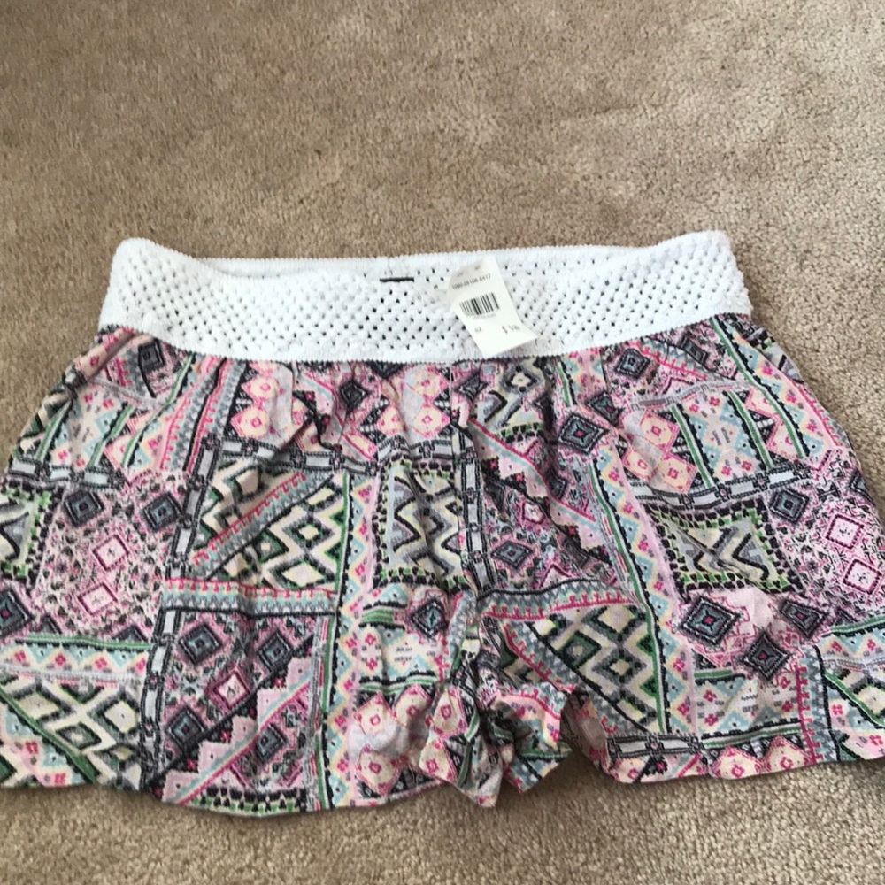 Patterned Shorts With Elastic Waist Band